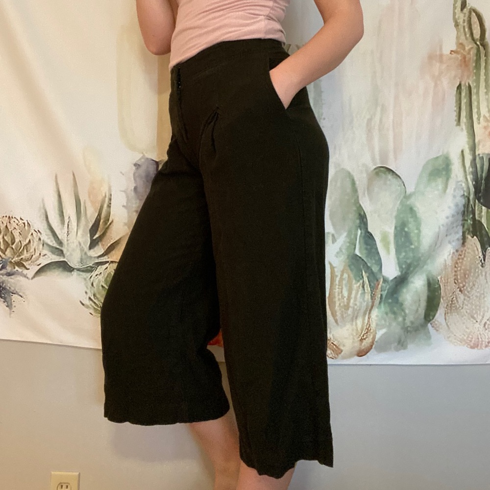 Dark green cropped linen pants